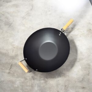 Wok con mango y manija de madera